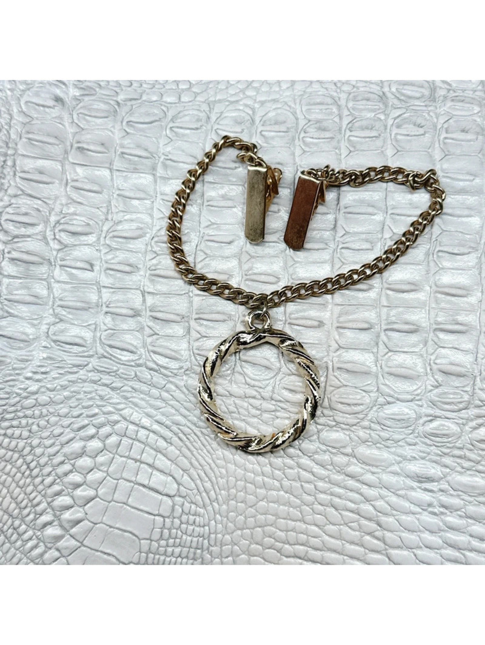 6266mc. Goldtone Vintage Sweater Clip